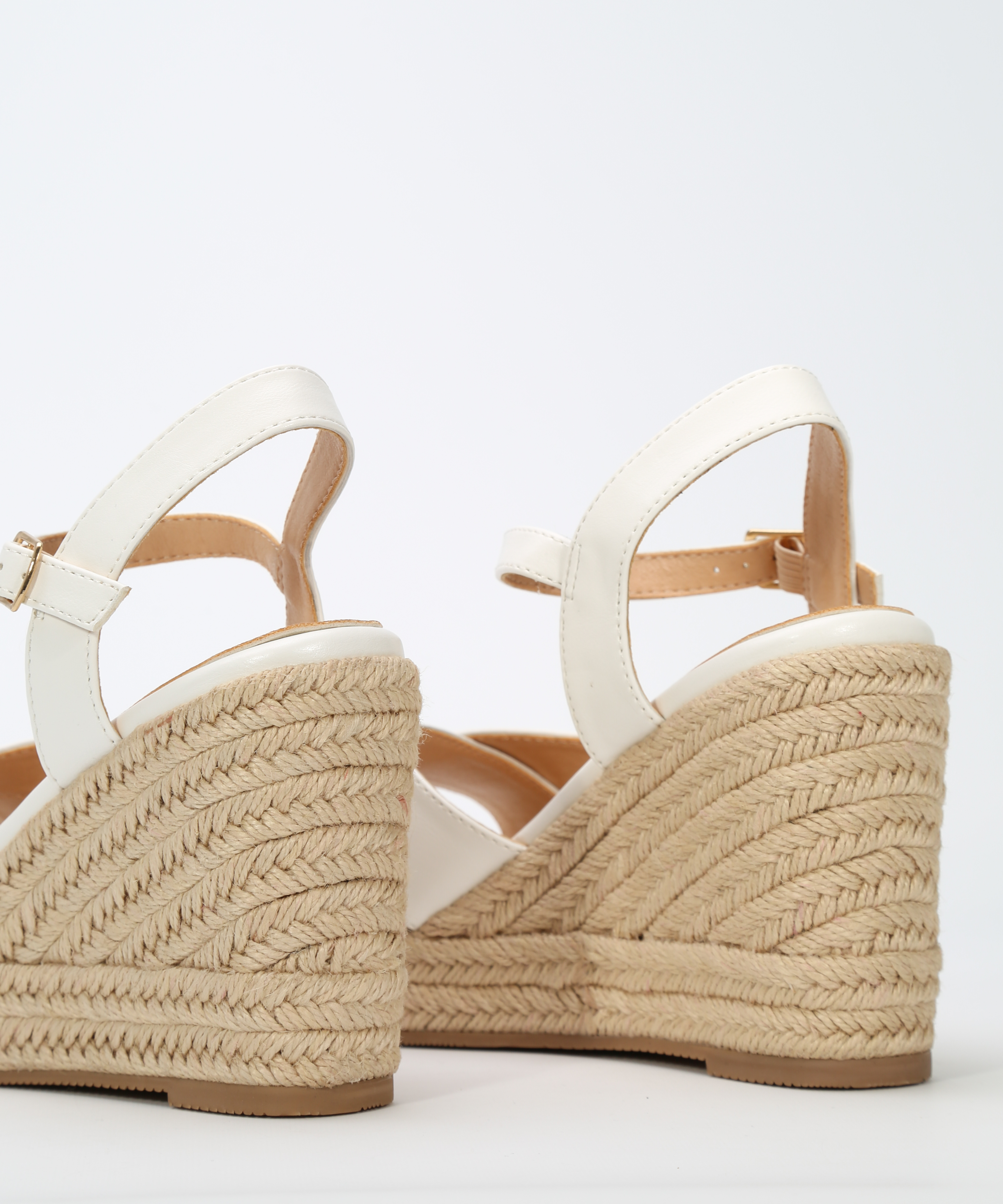 Sandalia tac&oacute;n tiras cruzadas image number null